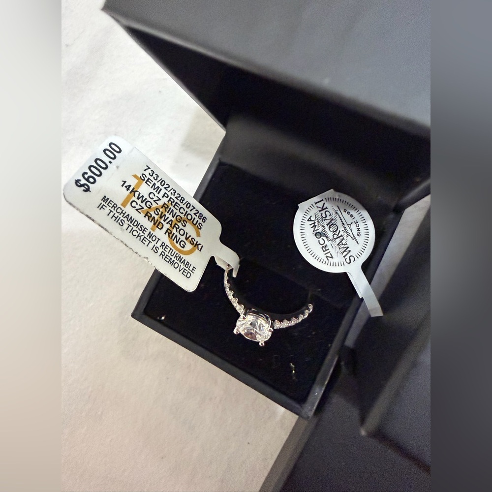 MACY’S 14 KARATS RHODIUM PLATED ROUND CUT RING - Picture 10 of 13